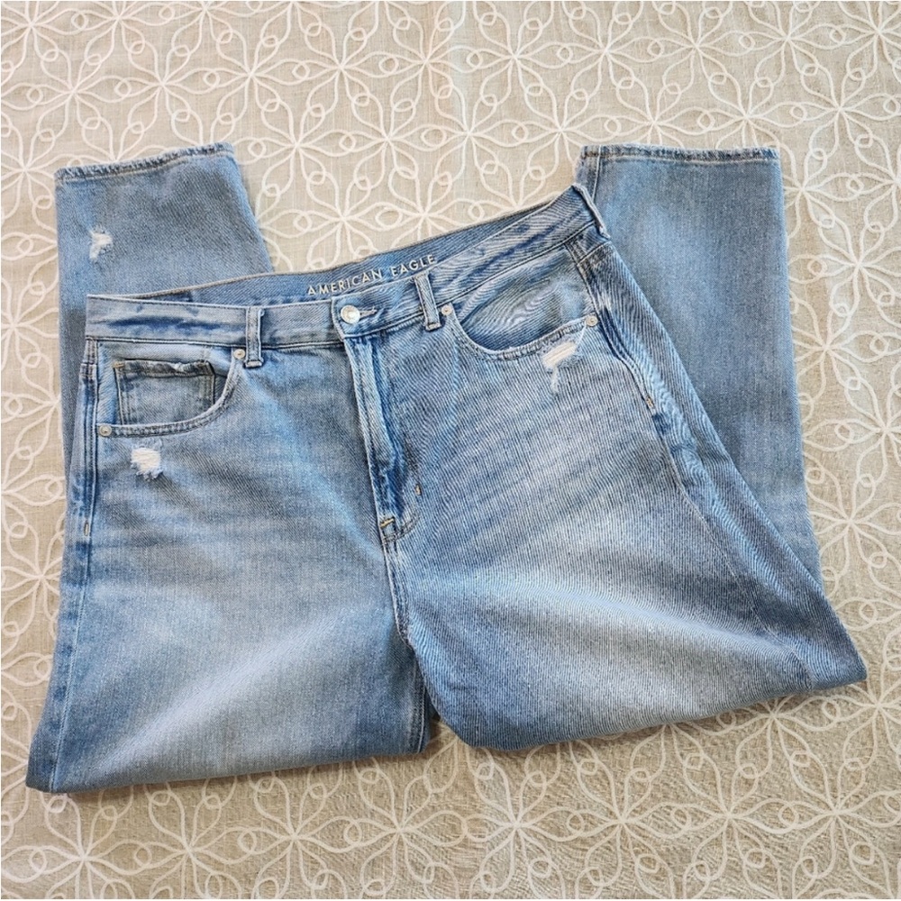 American Eagle Outfitters Mom Jeans